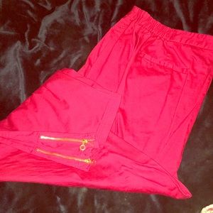 Hot pink cropped pants with gold details